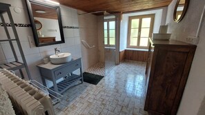 Een douche, een haardroger