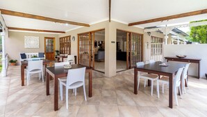 Khu ẩm thực ngoài trời
