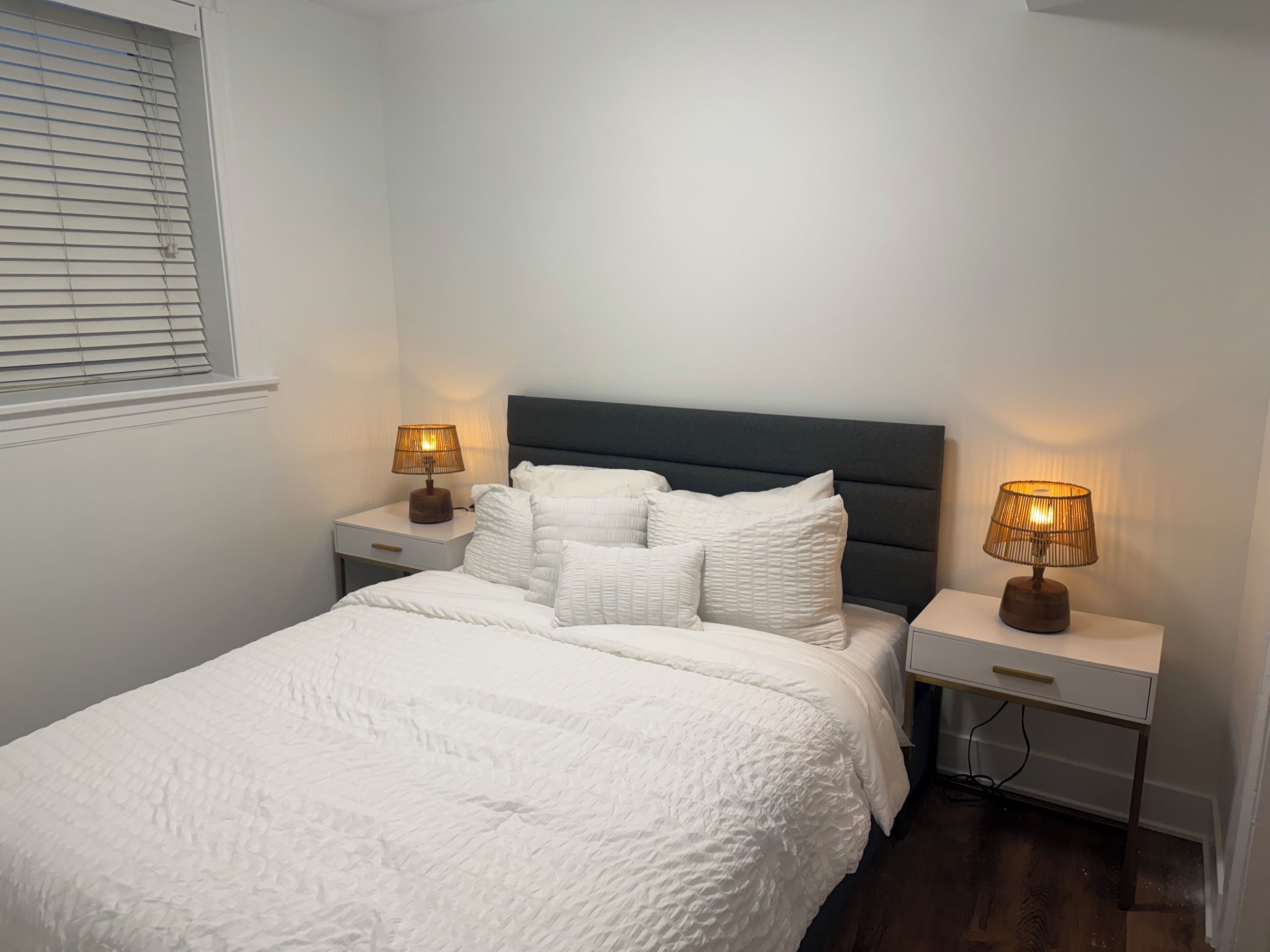 6 bedrooms, desk, WiFi (free), bed sheets
