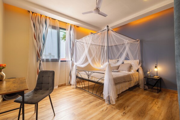 3 bedrooms, iron/ironing board, WiFi, bed sheets