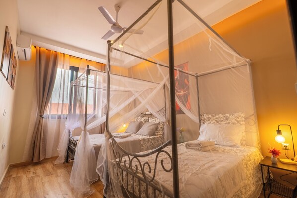 3 bedrooms, iron/ironing board, WiFi, bed sheets