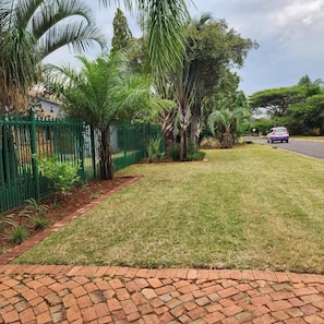 Apartment, 1 Bedroom, Smoking | Garden