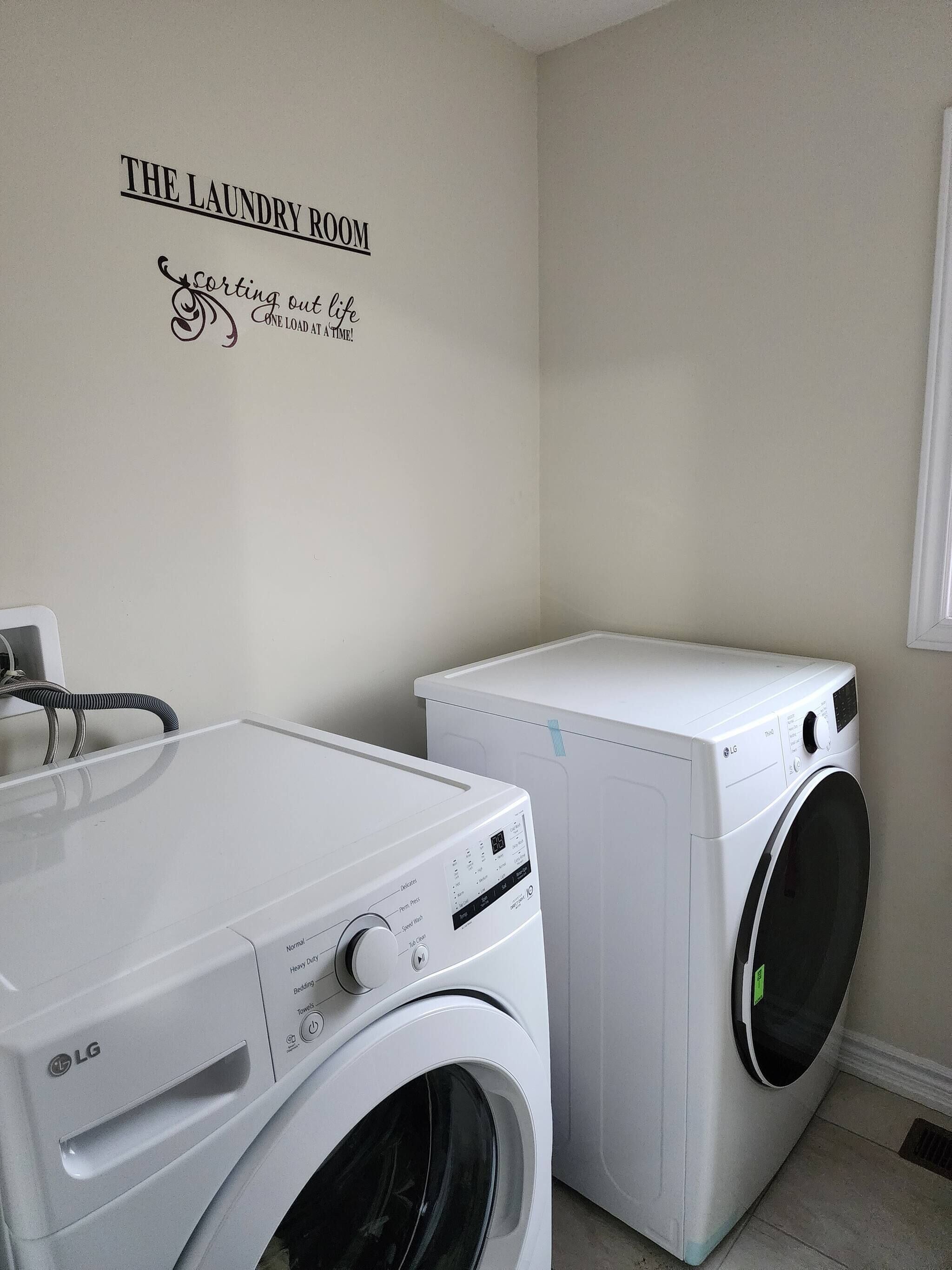 House, 3 Bedrooms | Laundry