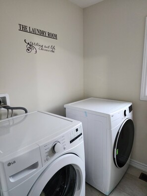 House, 3 Bedrooms | Laundry - 369 Vanilla, set to Double a Sweet & Peaceful Stay (Thorold)