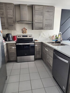 Interior - 369 Vanilla, set to Double a Sweet & Peaceful Stay (Thorold)
