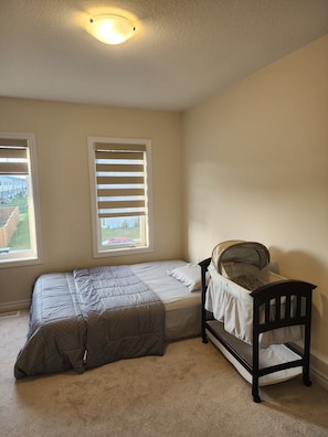 House, 3 Bedrooms - 369 Vanilla, set to Double a Sweet & Peaceful Stay (Thorold)