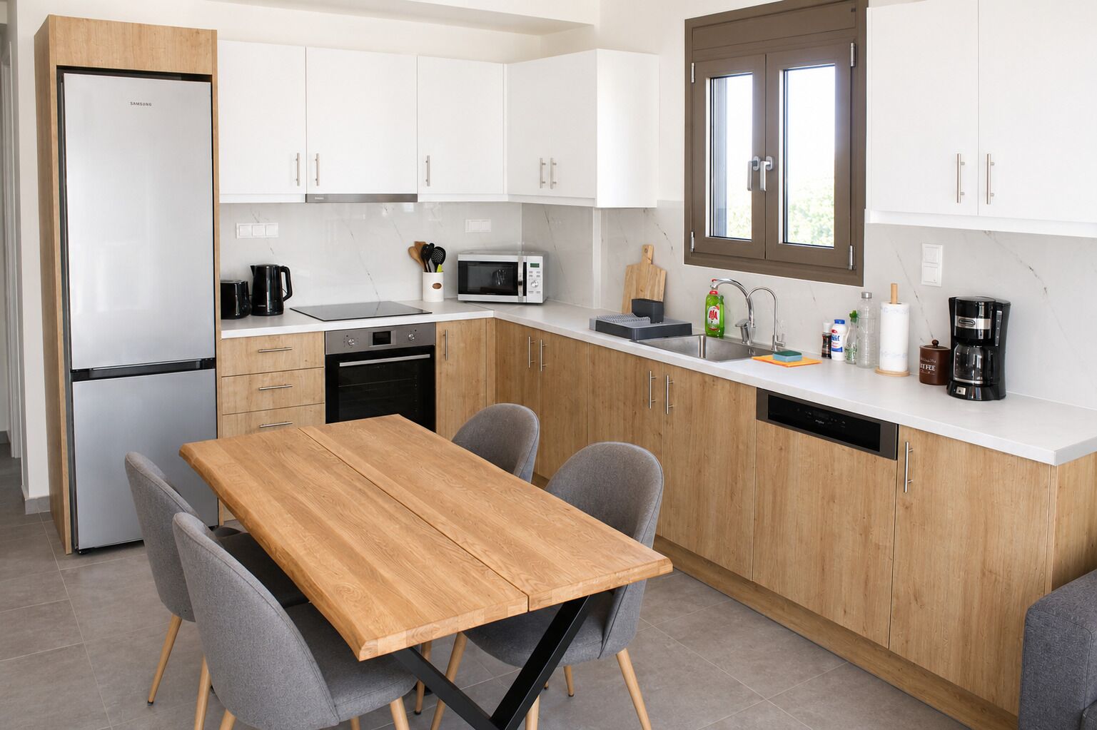 Coffee/tea maker, fridge, microwave, oven