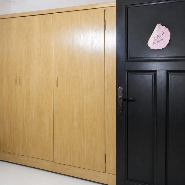Unclassified image, 1 of 30, button