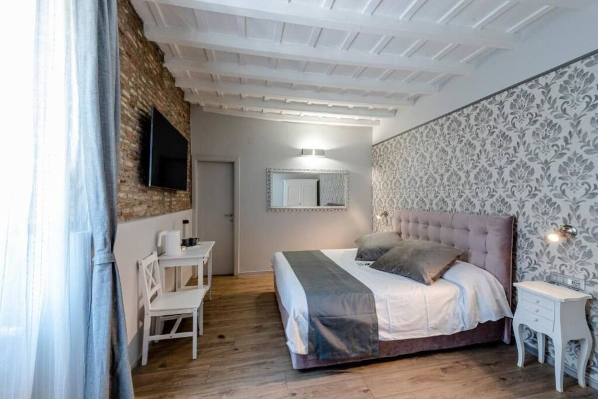 Superior Double Room, City View | In-room safe, blackout drapes, iron/ironing board, WiFi (free)