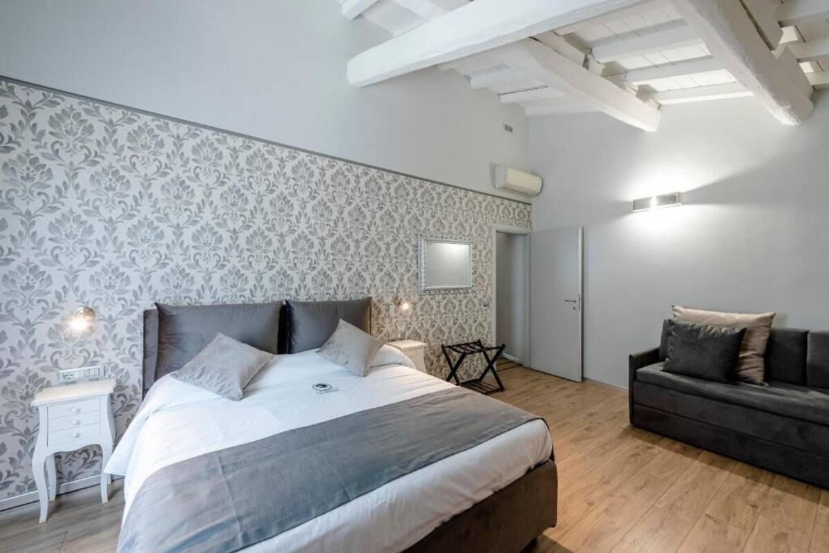 Deluxe Room, City View | In-room safe, blackout drapes, iron/ironing board, WiFi (free)
