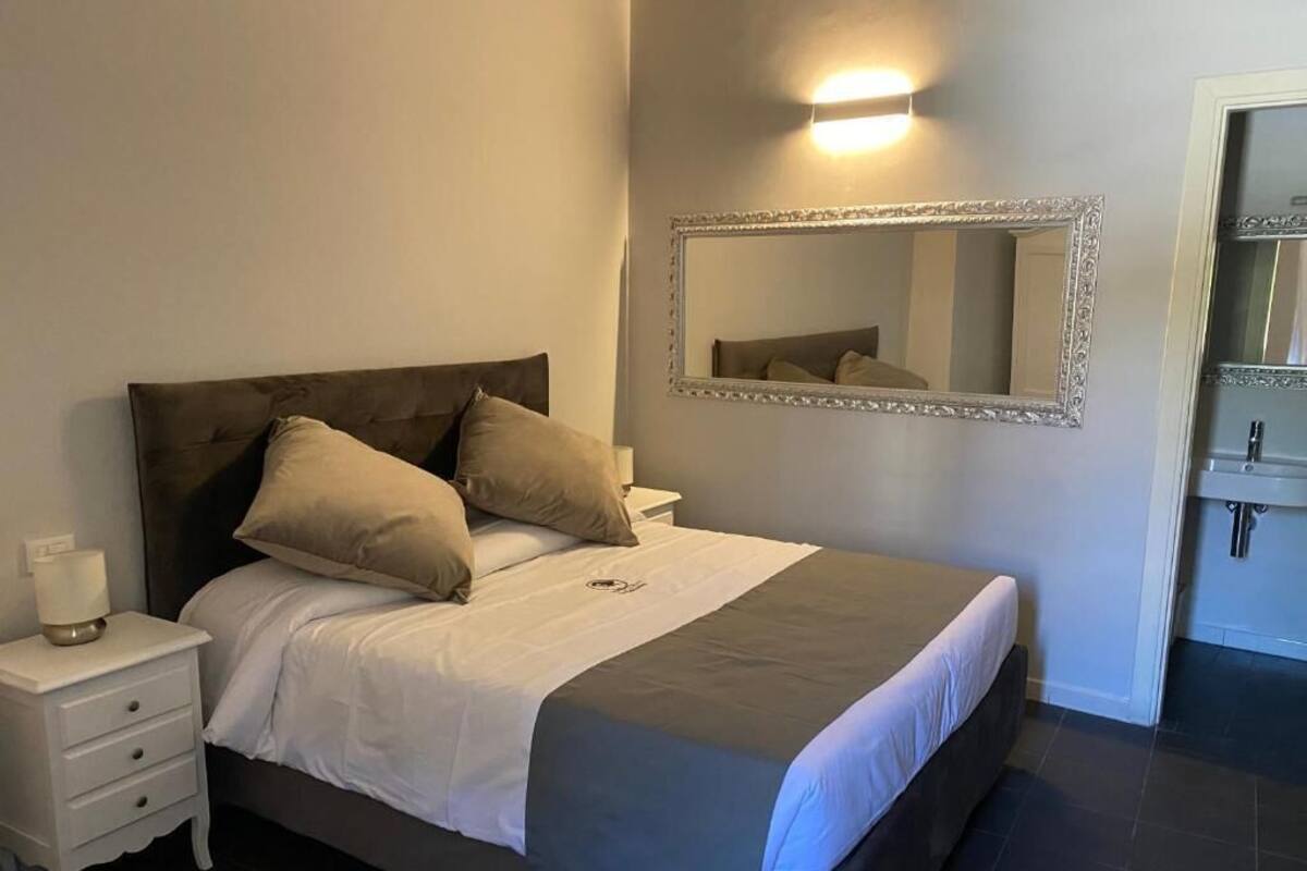 Double Room | In-room safe, blackout drapes, iron/ironing board, WiFi (free)