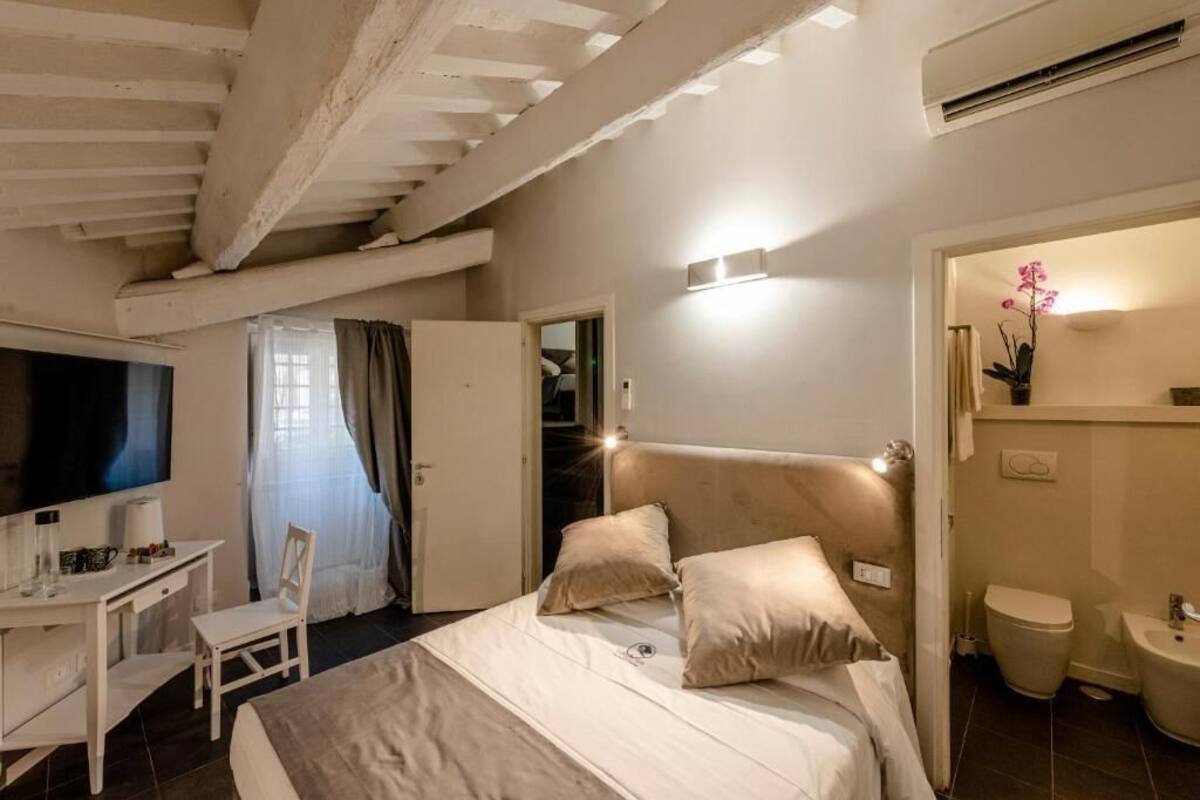 Double Room | In-room safe, blackout drapes, iron/ironing board, WiFi (free)