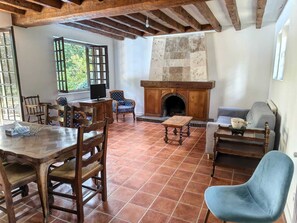 Living area - Vrbo Property (Breuilpont)