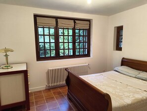 Room - Vrbo Property (Breuilpont)