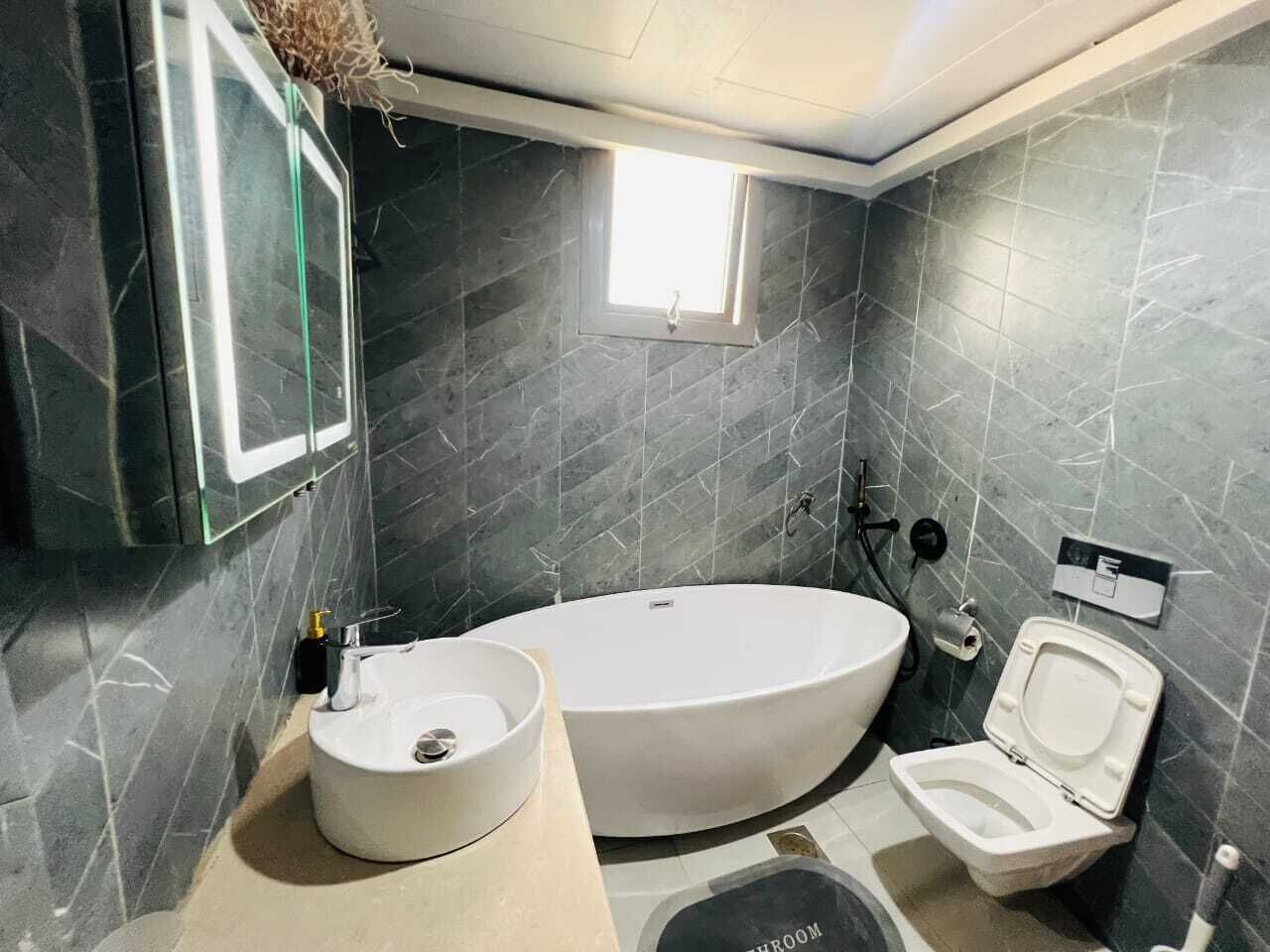 Exclusive Apartment, 2 Bedrooms, Balcony, Ocean View | Bathroom | Slippers, towels, soap, shampoo