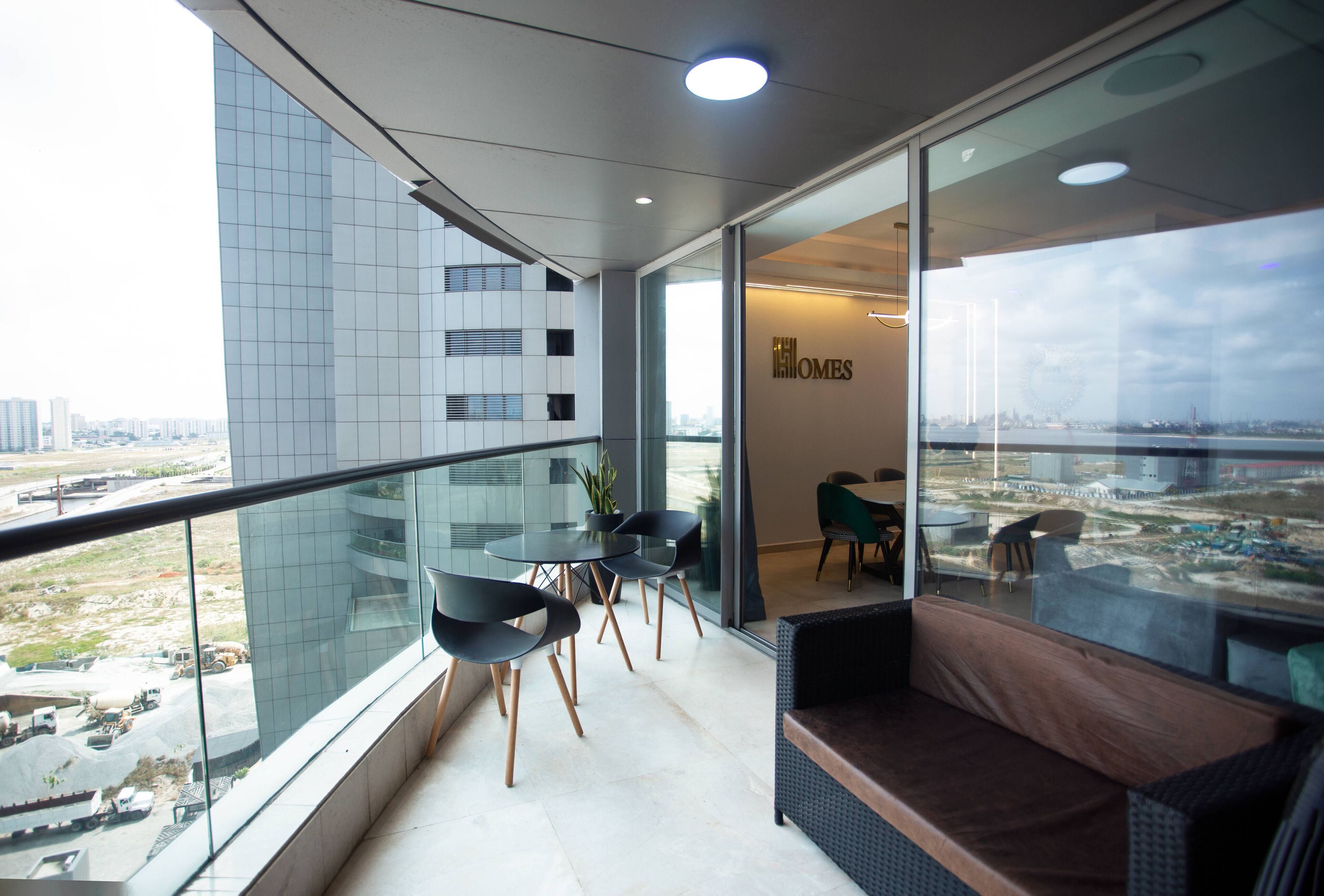 Apartamento de lujo, 2 habitaciones, balcón, vistas al mar | Restaurante al aire libre