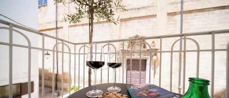 Apartment (2 Bedrooms) | Balcony