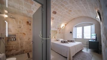 2 bedrooms, iron/ironing board, bed sheets