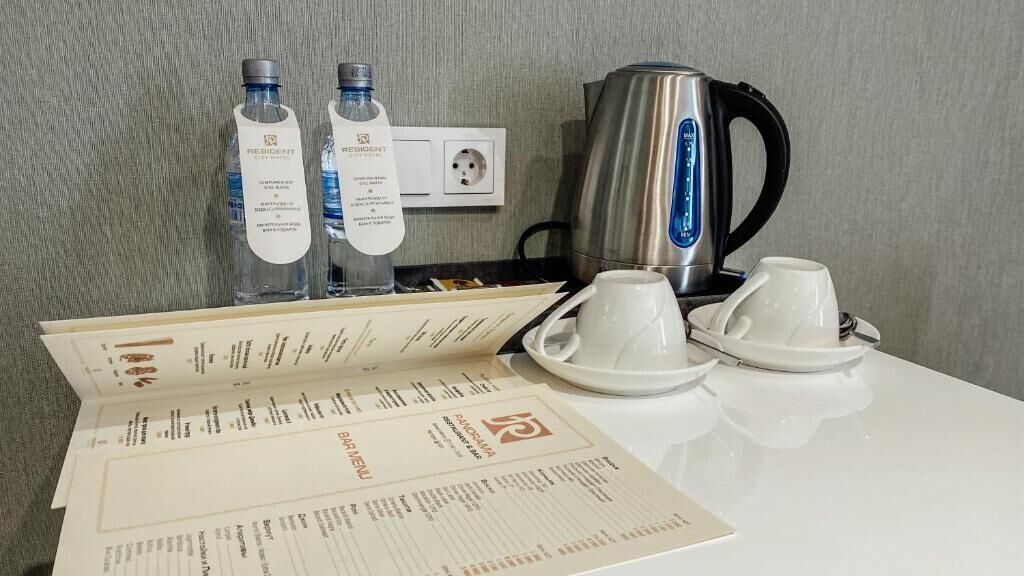 Kopi dan/atau alat penyeduh kopi