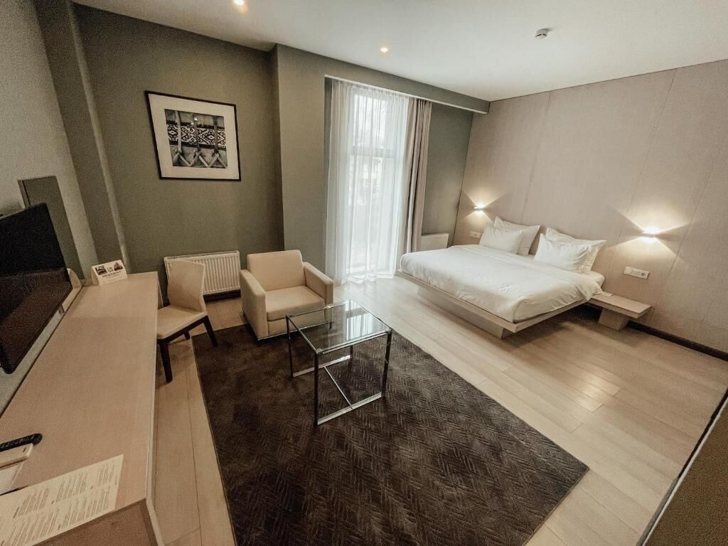 Tripla Deluxe, vista città | Una cassaforte in camera, ferro/asse da stiro, Wi-Fi gratuito