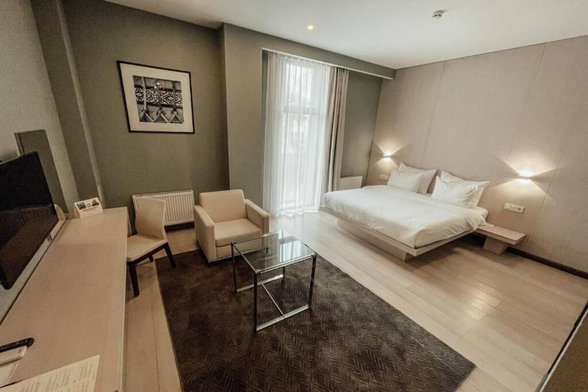 Deluxe Triple Room, City View | In-room safe, iron/ironing board (on request), WiFi (free)
