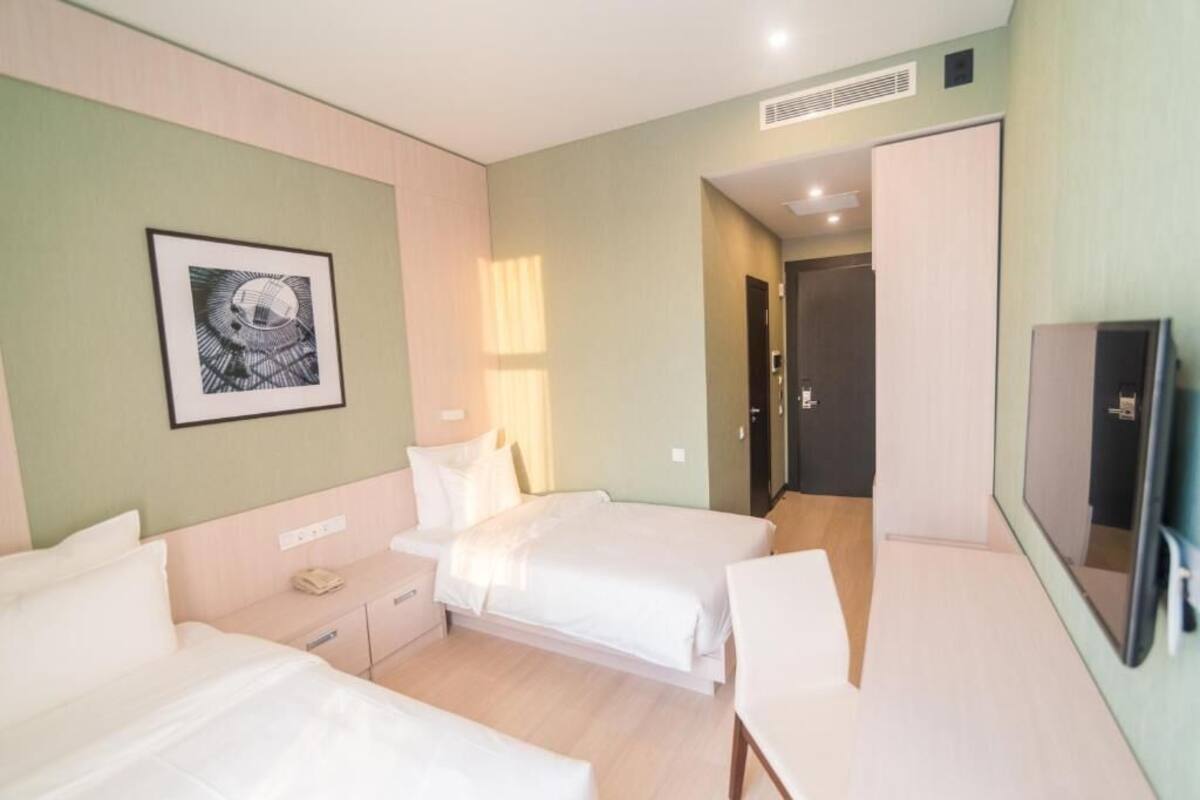 Standard Twin Room, Courtyard View | In-room safe, iron/ironing board (on request), WiFi (free)
