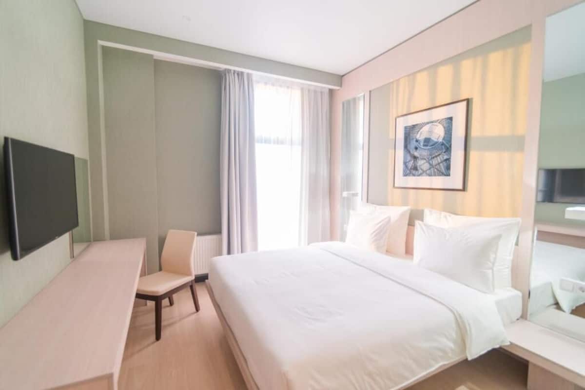 Standard Double Room, City View | In-room safe, iron/ironing board (on request), WiFi (free)