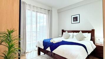 3 bedrooms, iron/ironing board, WiFi (free), bed sheets