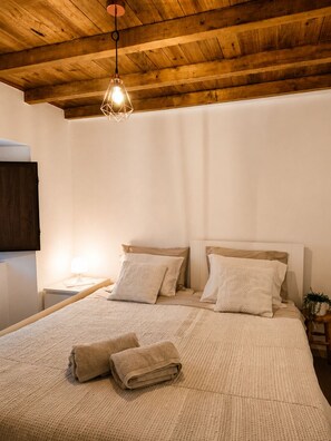 2 bedrooms, iron/ironing board, travel crib, WiFi - Casa dos Laia | Nature, Comfort, and Tranquility (Sobreira Formosa)