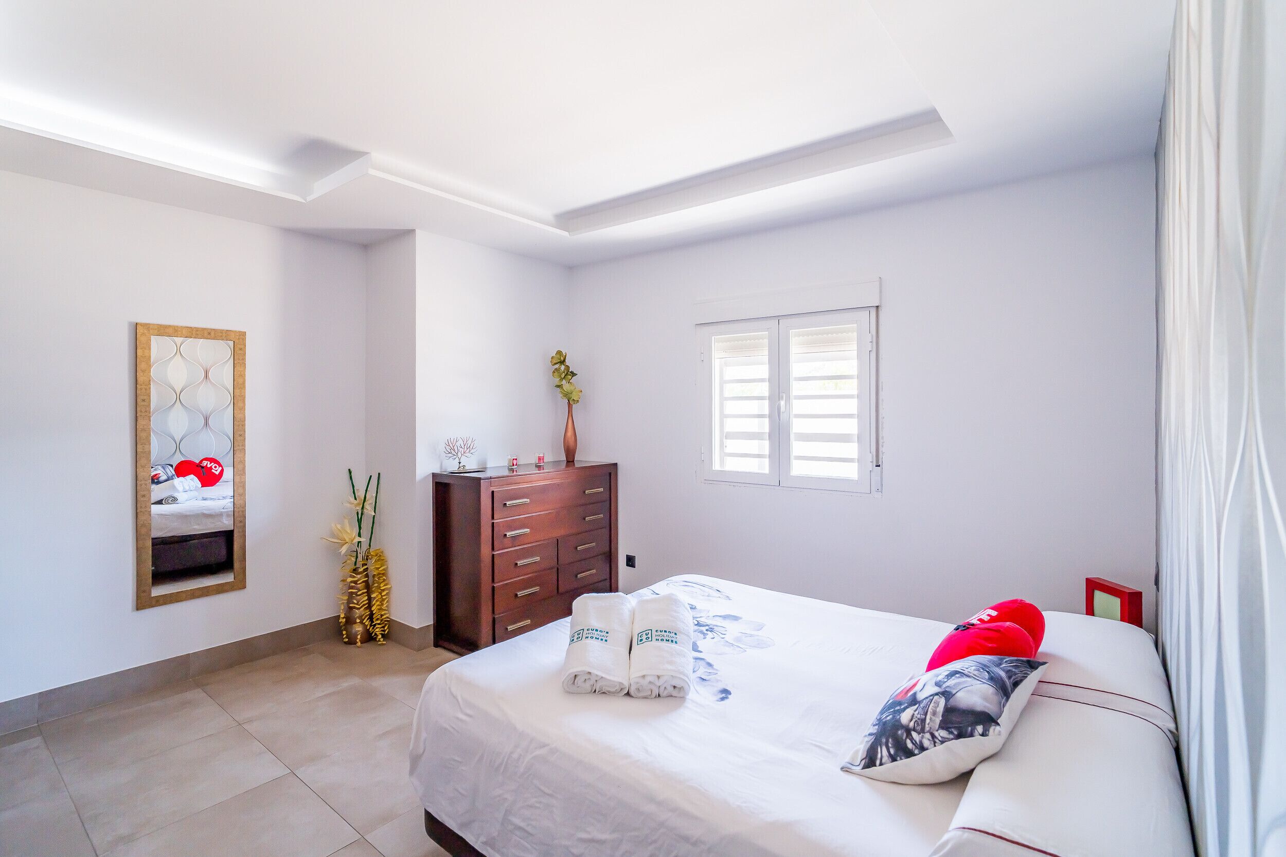 3 chambres, fer et planche à repasser, Wi-Fi gratuit, draps fournis