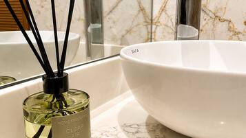 Apartment, 1 Schlafzimmer, Küche | Badezimmer | Hausschuhe, Handtücher, Seife, Shampoo