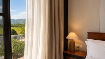 Studio | In-room safe, blackout curtains, iron/ironing board, free WiFi