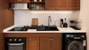 Apartment, 1 Bedroom, Kitchen | Private kitchen