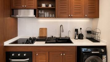 Apartment, 1 Bedroom, Kitchen | Private kitchen