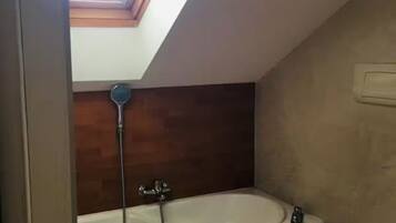 Doccia, asciugacapelli, bidet, asciugamani