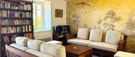 Fernseher, Kamin
