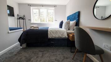 3 bedrooms, iron/ironing board, WiFi, bed sheets