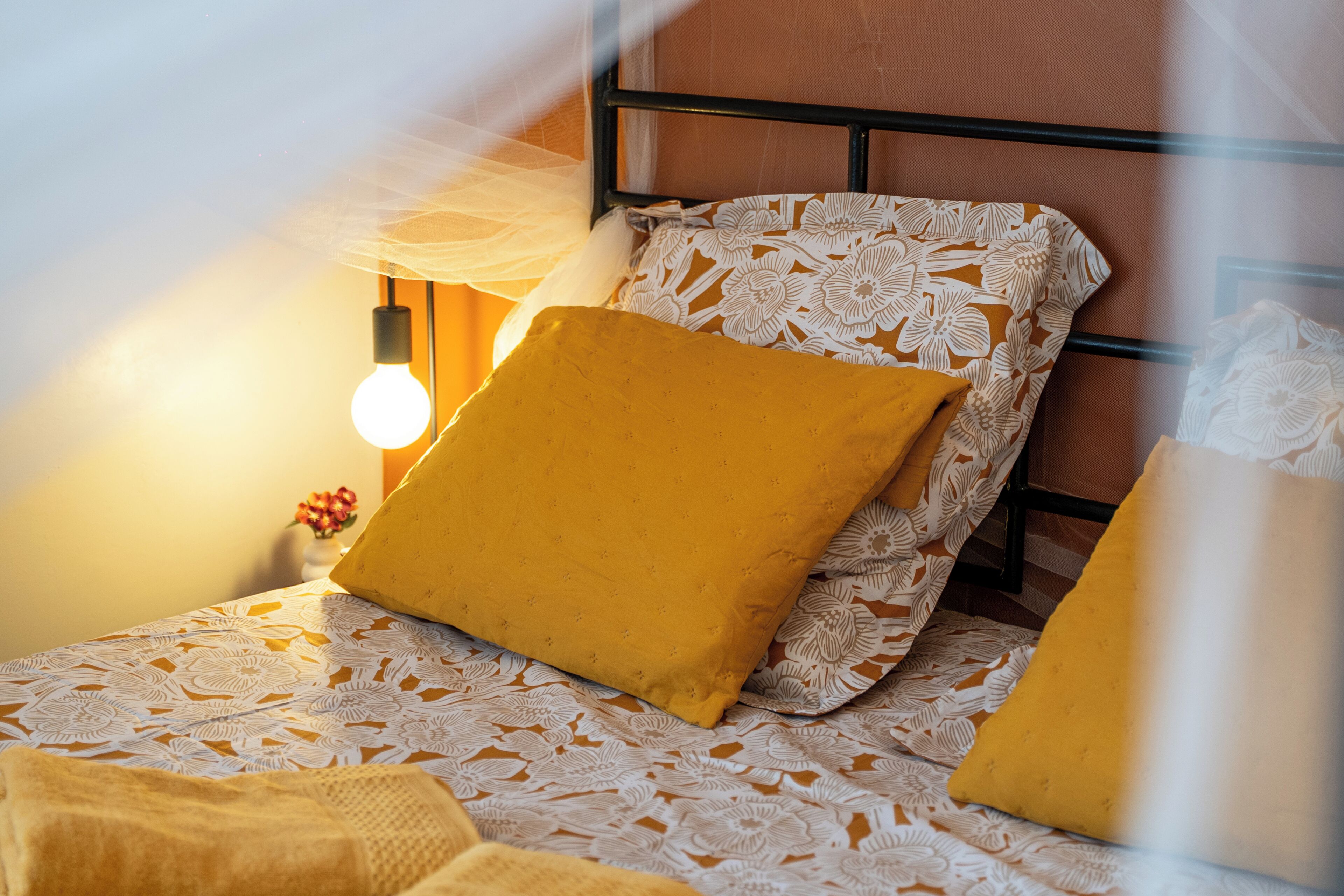 4 bedrooms, iron/ironing board, WiFi, bed sheets