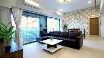 Apartment, Balcony, City View | Living area