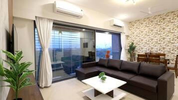 Apartamento, balcón, vistas a la ciudad | Zona de estar