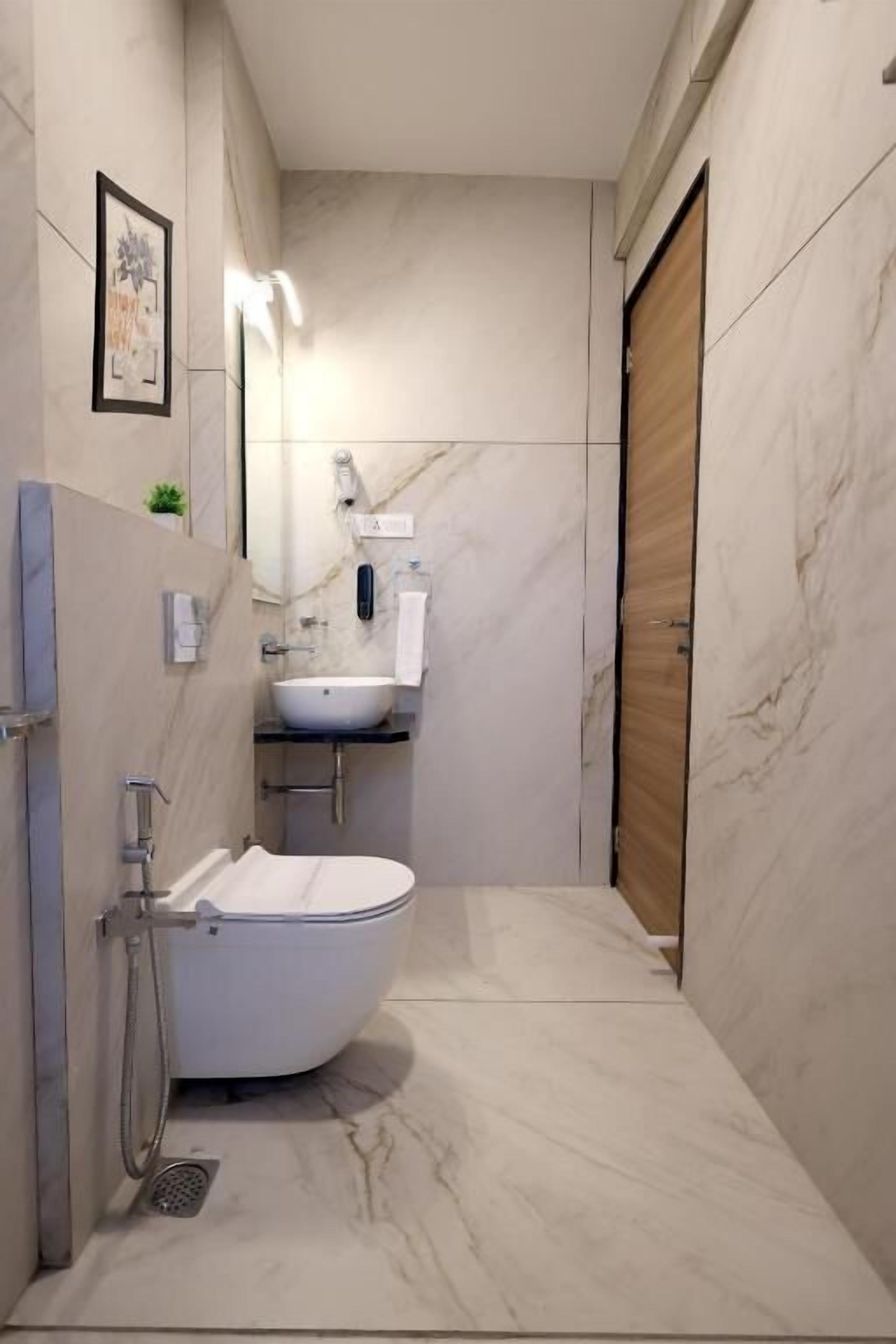 Apartment, Balcony, City View | Bathroom | Shower, free toiletries, hair dryer, towels