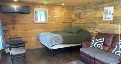 Brown's Rustic Country Bunkie