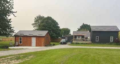 Brown's Rustic Country Bunkie