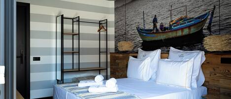 Deluxe tweepersoonskamer | Luxe beddengoed, pillowtop-bedden, een bureau, een laptopwerkplek