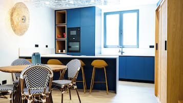 Deluxe Apartment | Living area