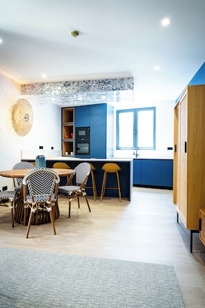Deluxe Apartment | Living area