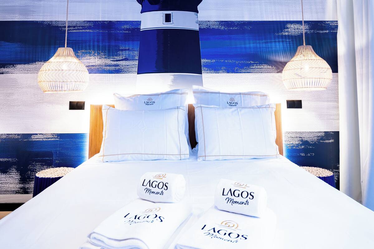 Quarto casal luxo | Roupas de cama premium, camas com colchões pillow-top, escrivaninha