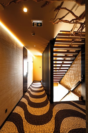 Interior entrance - Lagos Moments Lodge (Lagos)