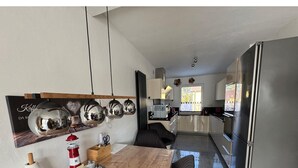 Private kitchen - Quietly situated, yet right in the heart of it all. Fine sandy beach, horse farm / marina (Lubmin)