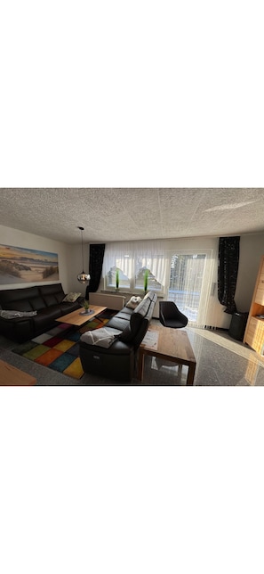 Living area - Quietly situated, yet right in the heart of it all. Fine sandy beach, horse farm / marina (Lubmin)